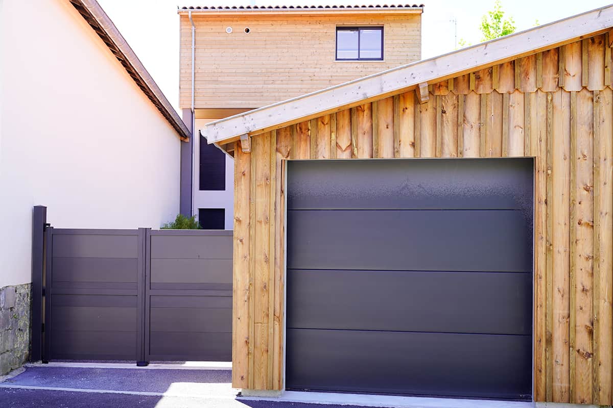 How to Paint an Aluminum Door