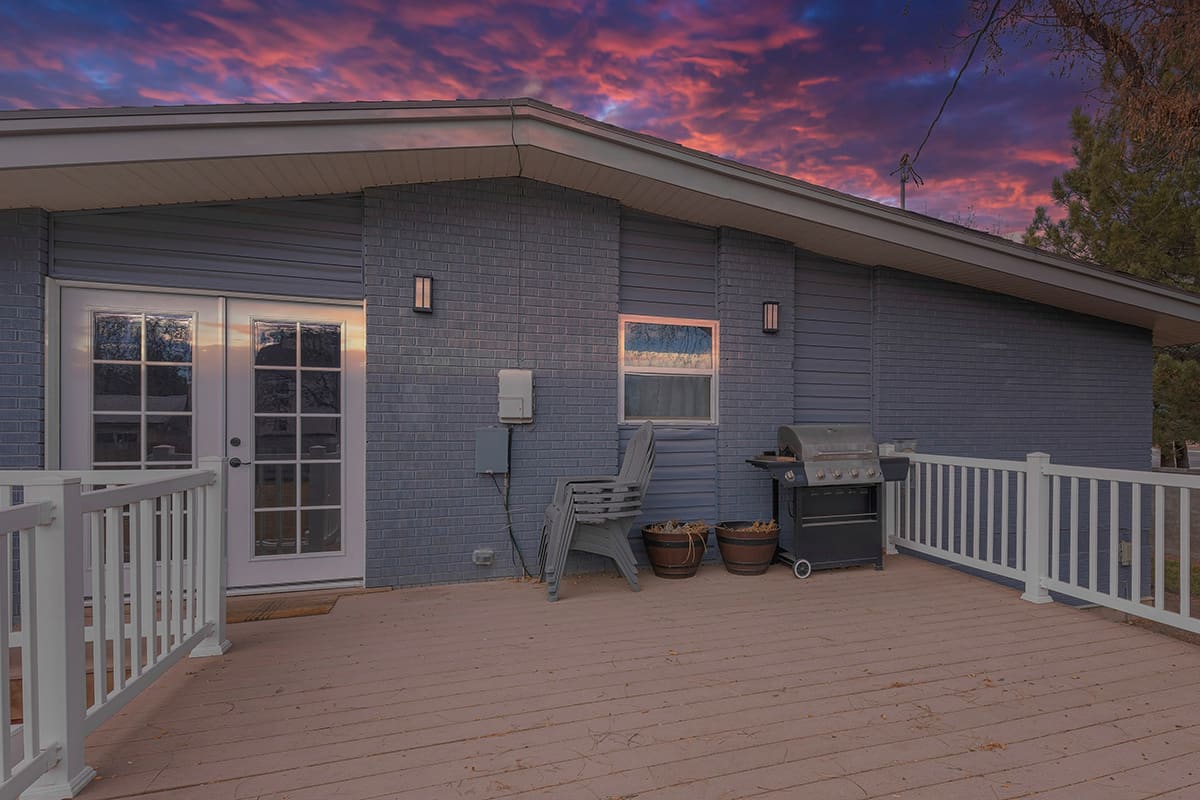 Must Choose Deck Colors for a Gray House