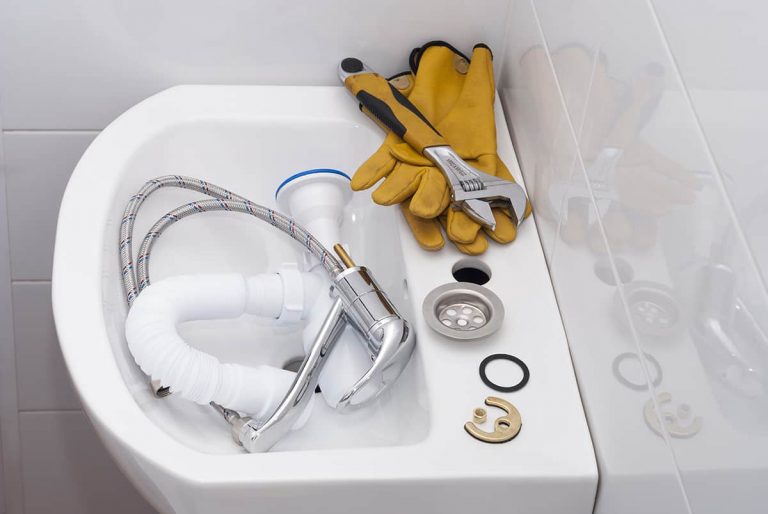 Standard Faucet Hole Sizes and Guidelines (with 2 Drawings) Homenish