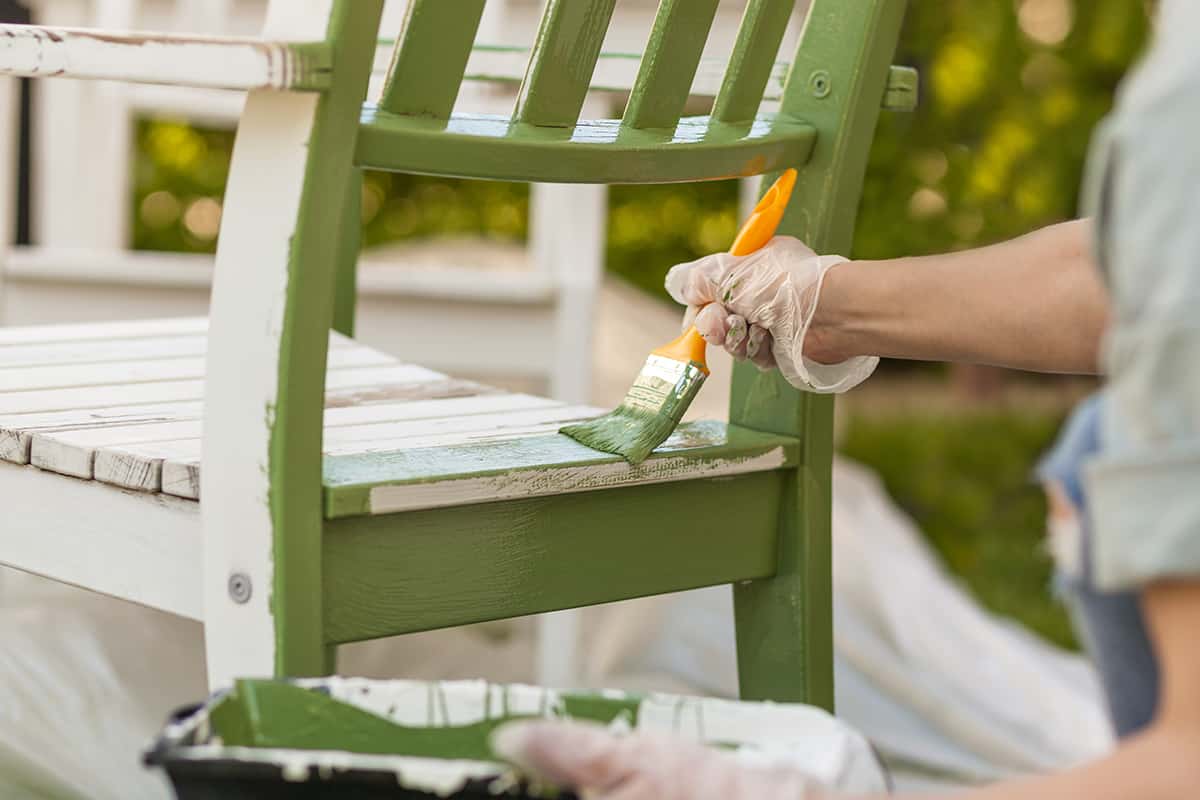 Tips for painting outdoor furniture