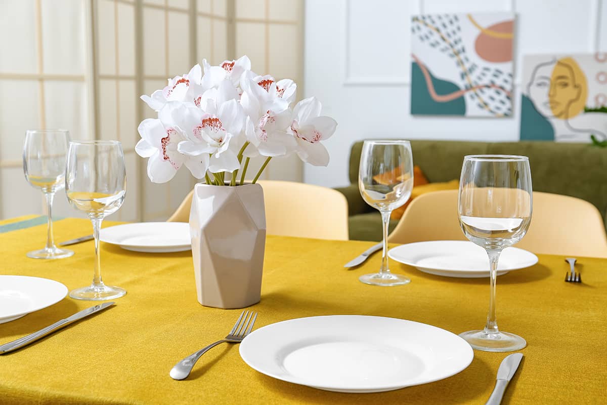 Accent color tablecloths