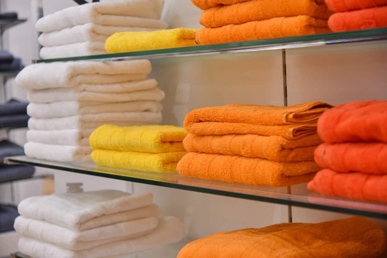 What Color Towels for a Gray Bathroom [9 Great Choices] Homenish