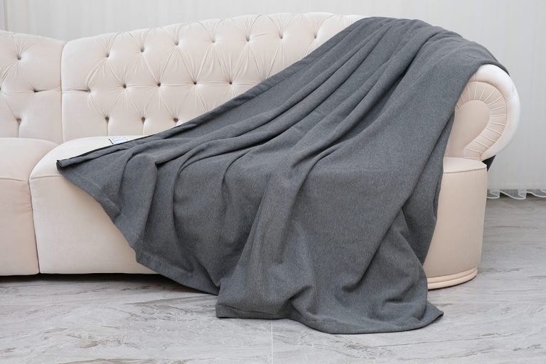 What Color Throw Blanket for A Gray Couch [9 Stylish Options] Homenish