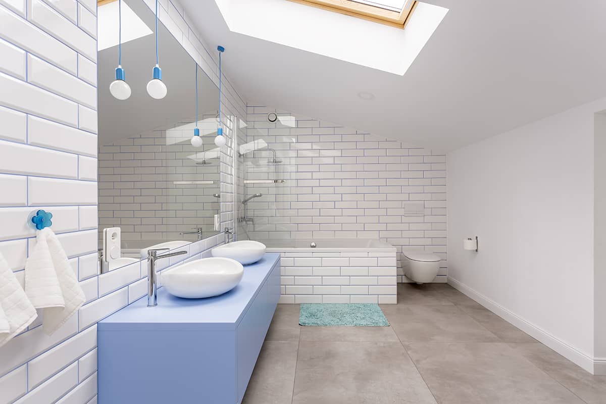 Pros and Cons of Glossy Bathroom Tiles