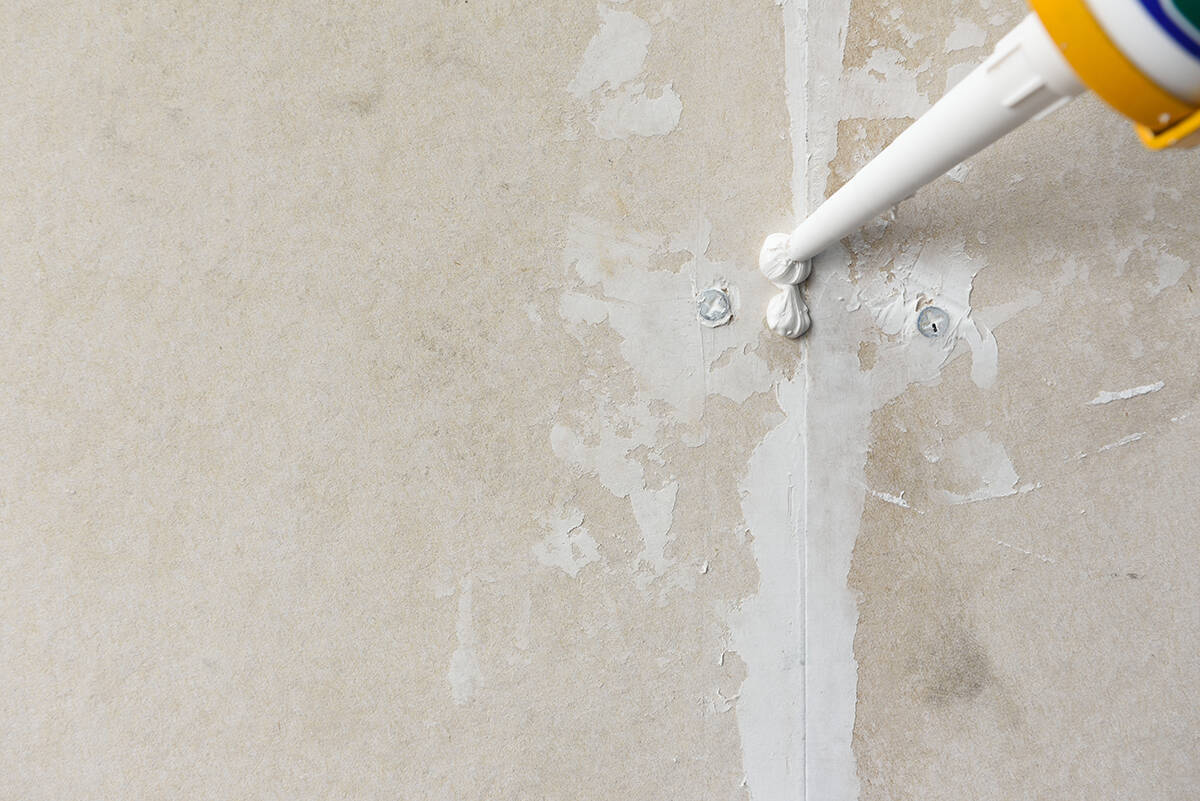 How to Make Caulk Dry