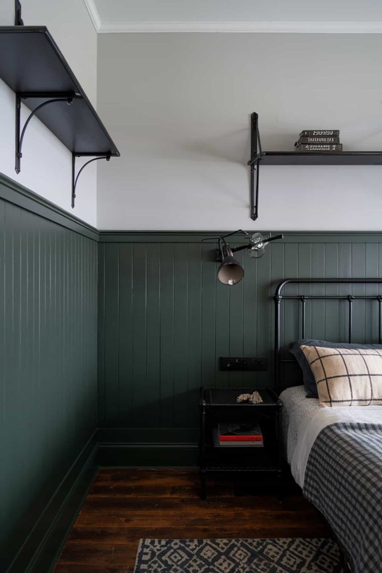 31 Timeless Green Bedroom Ideas for a Chic and Cozy Space - Homenish