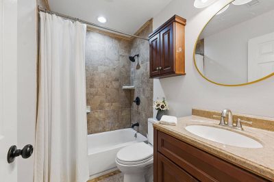 Paint Colors For a Small Bathroom