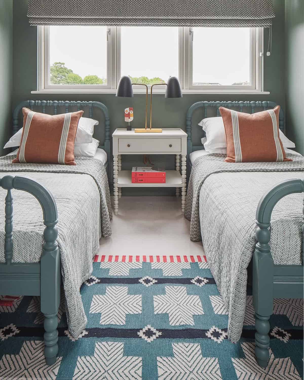 Twin Beds, Tailored Together
