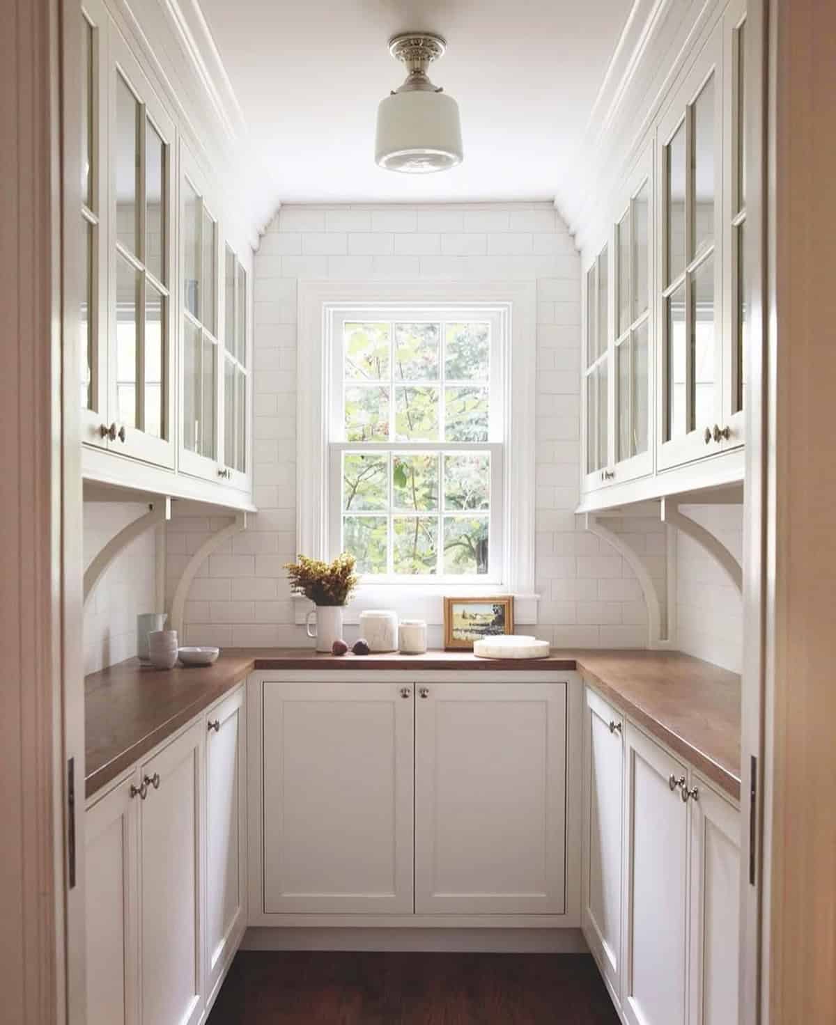 U Shaped Counter in a Compact Pantry