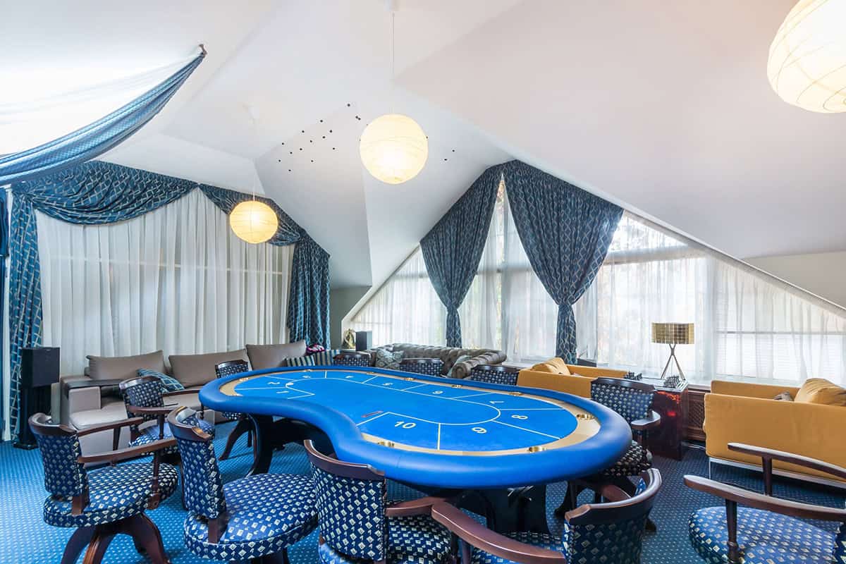 Elegant Poker Lounge