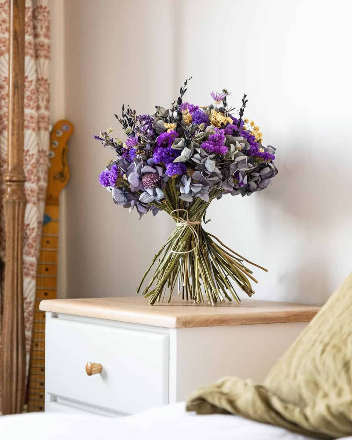 Place a Dried Flower Bundle