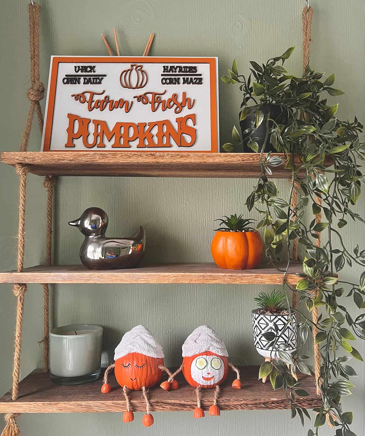 Playful Autumn Decor for a Seasonal Bathroom Shelf