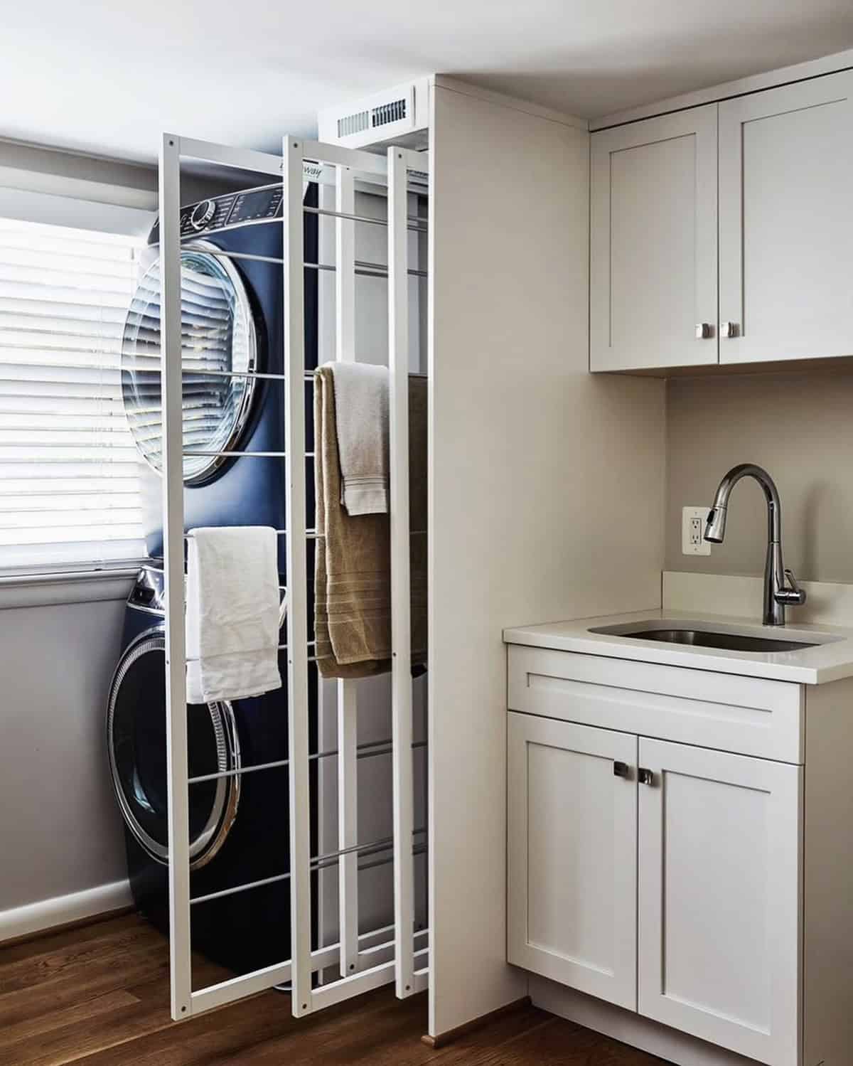 Pull Out Hanger