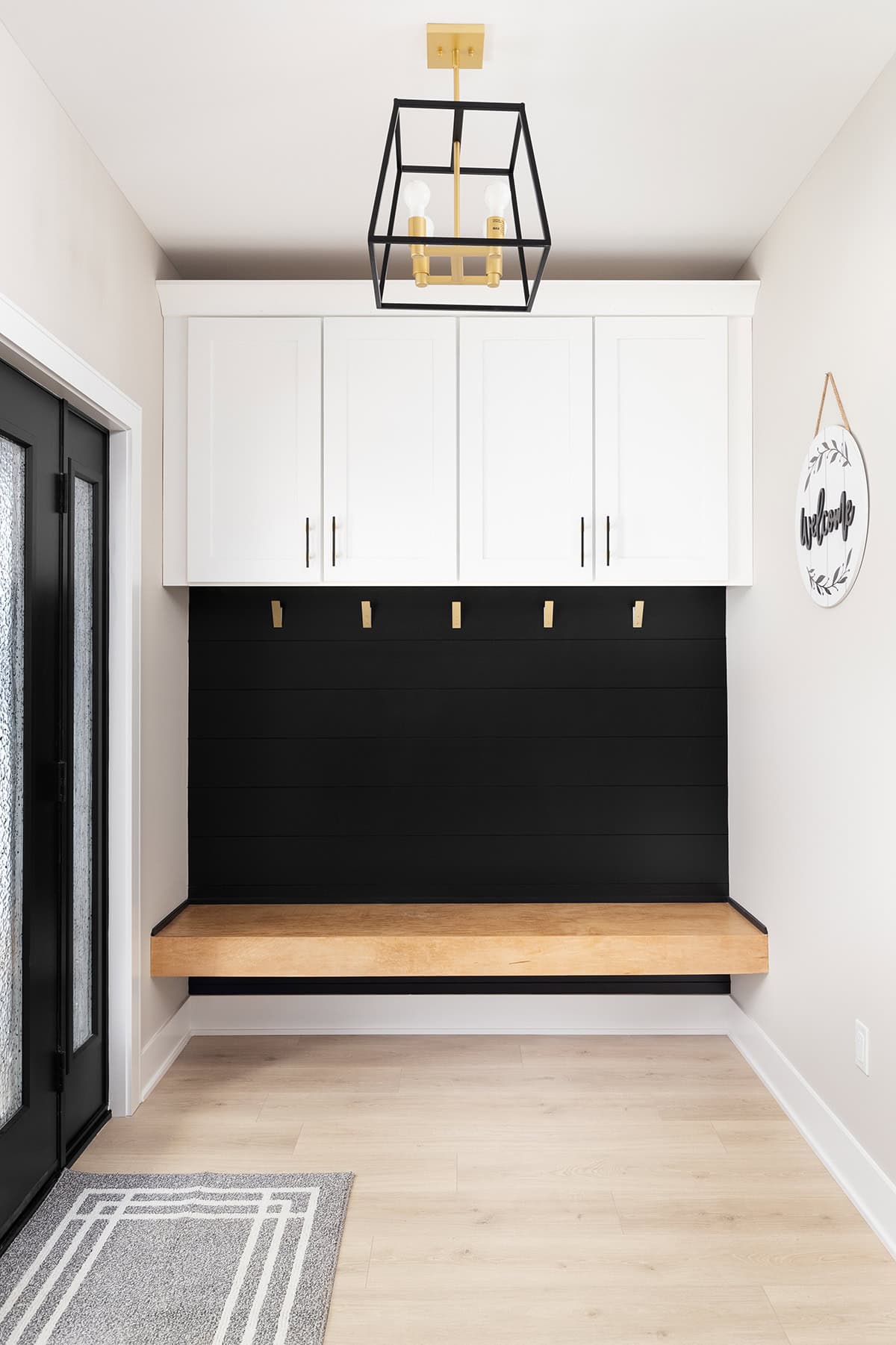 Sleek Farmhouse Mudroom with Black Shiplap
