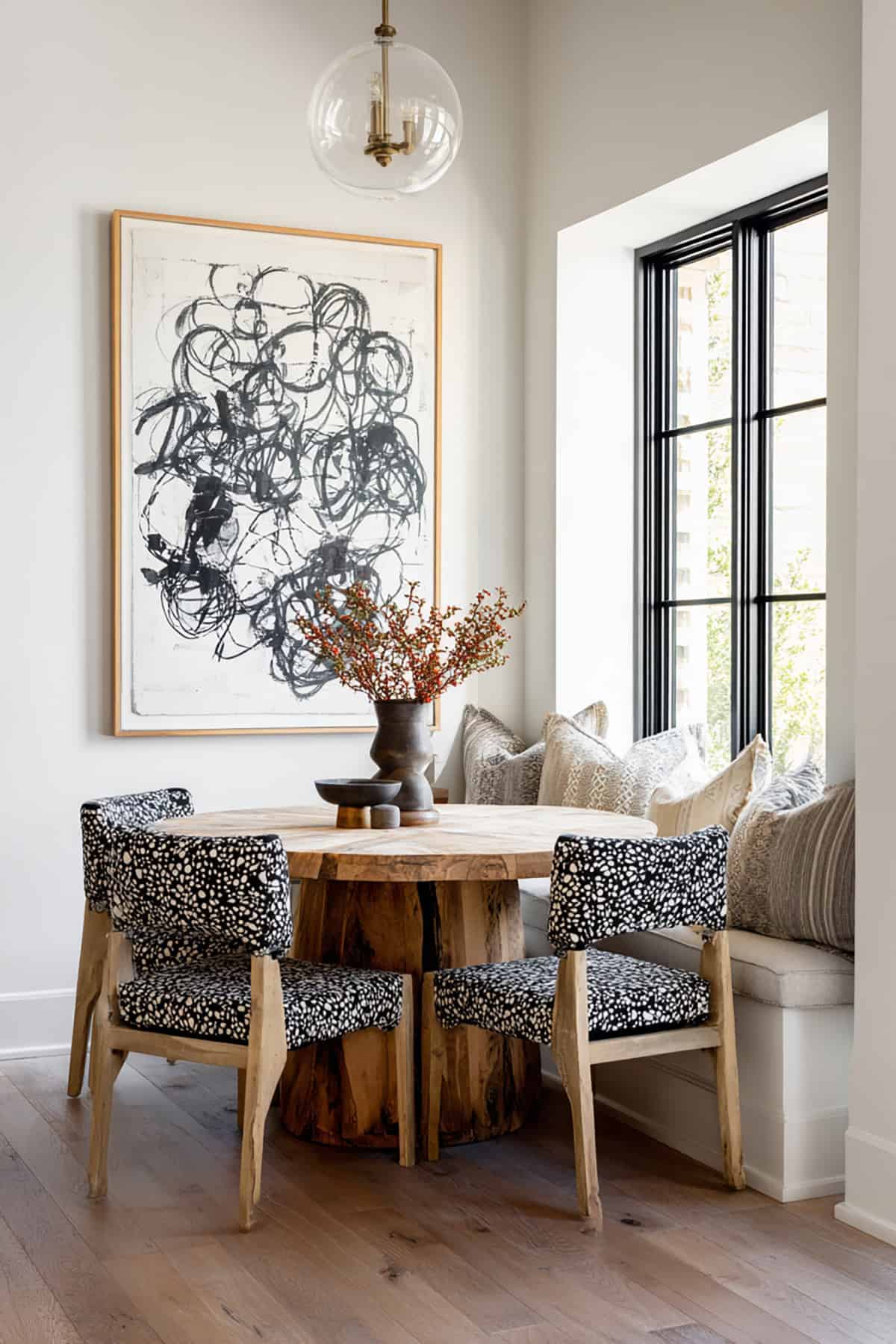 Art Led Focal Point in the Dining Nook