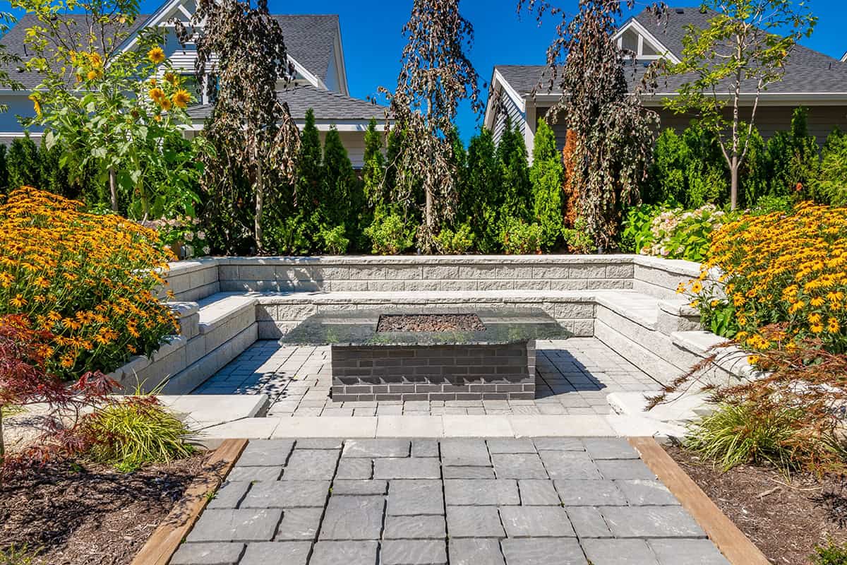 Built In Patio Fire Pit with a Structured Look