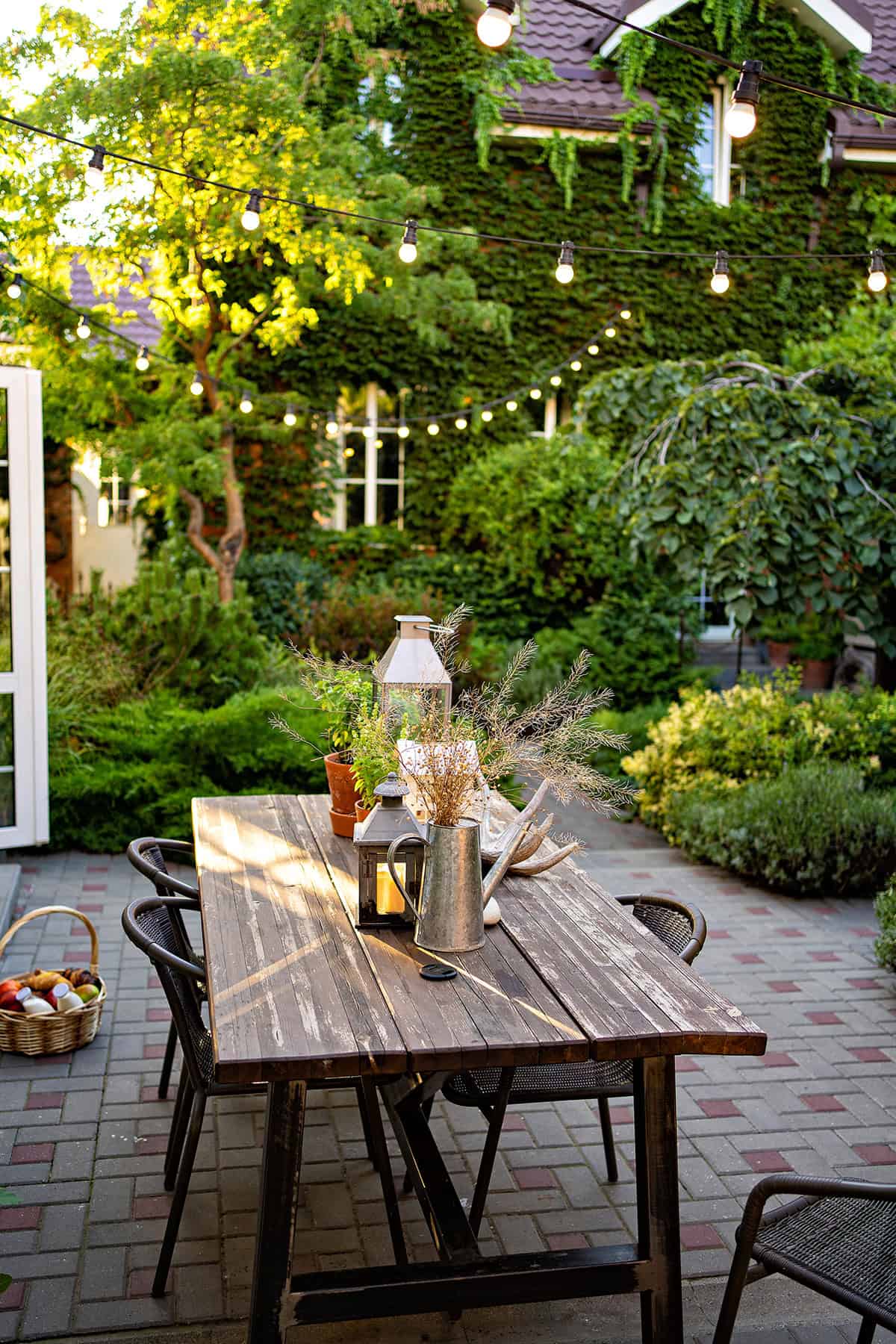 Courtyard Dining with Warm Evening Ambience