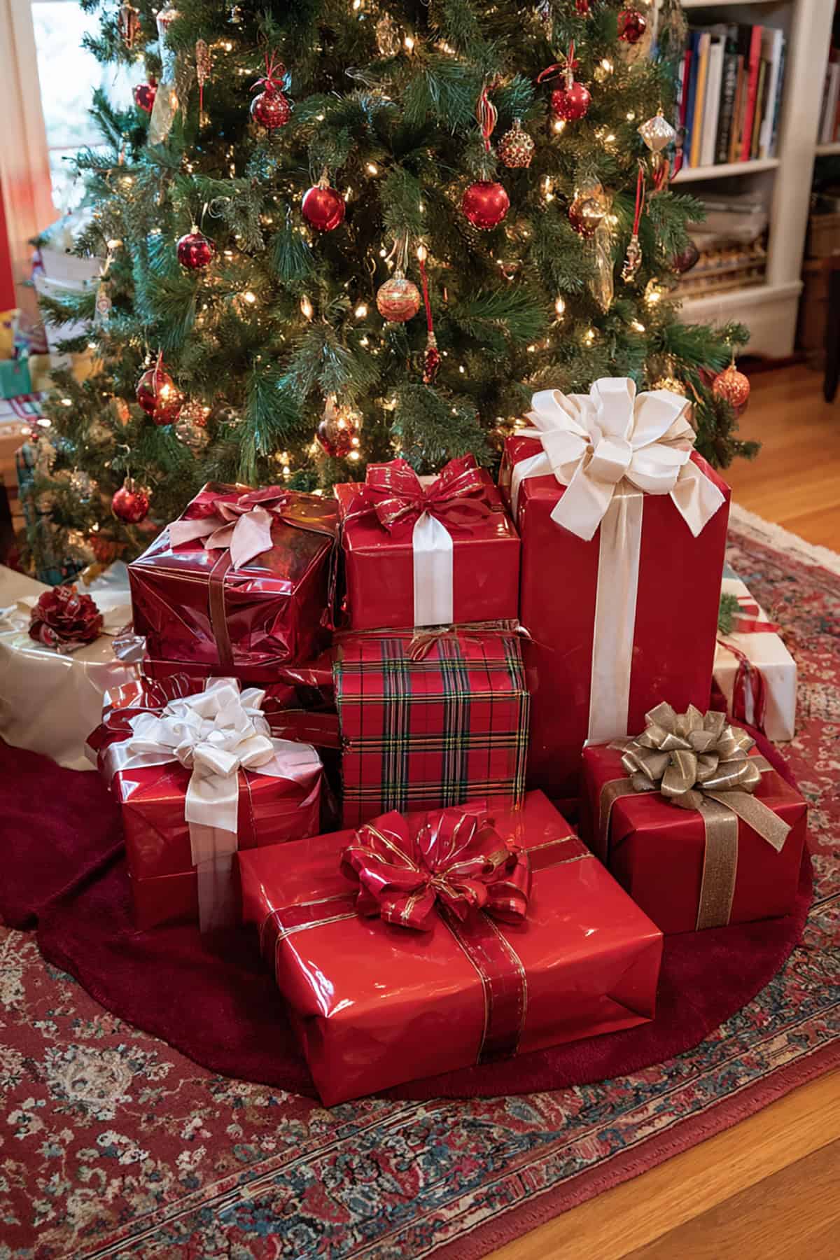 Red Gift Wrapping Display