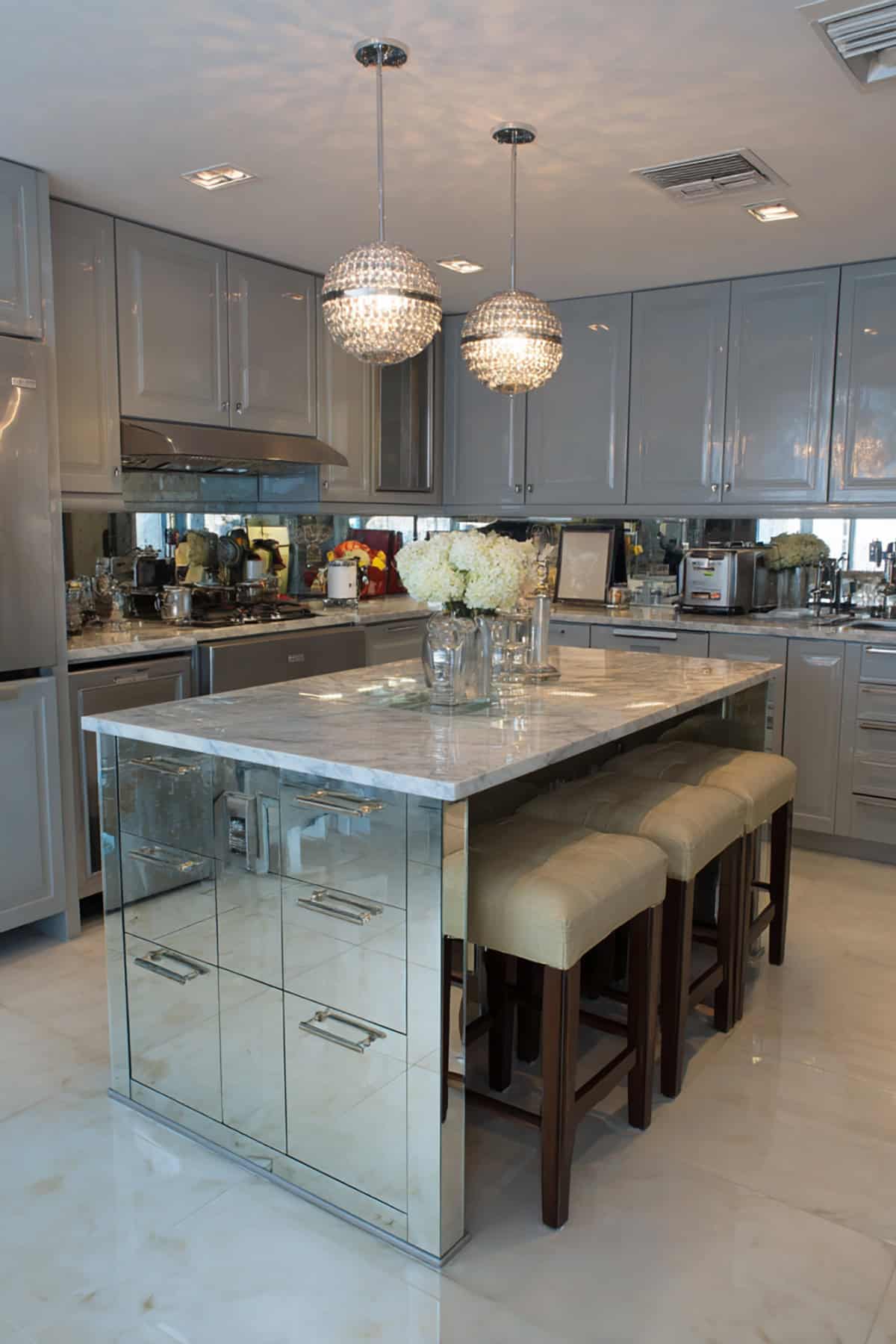 Art Deco Small L Shaped Kitchen with Glossy Island