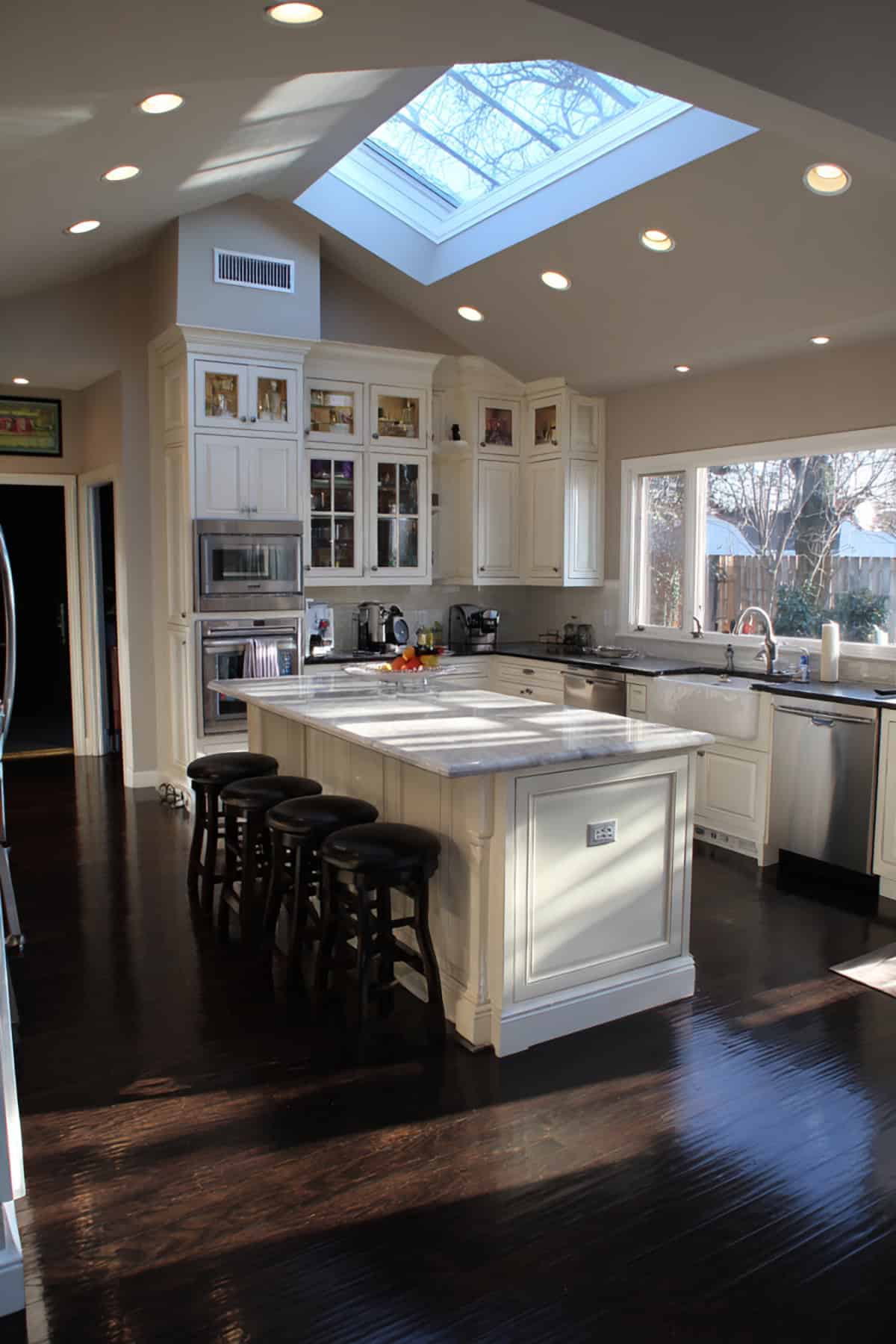 High Ceiling Small L Shaped Kitchen with Tiered Island