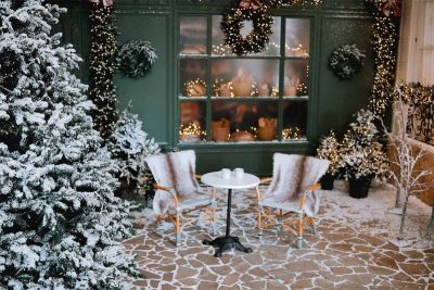 Small Porch Christmas Decor Ideas