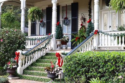 Small Porch Christmas Decor Ideas
