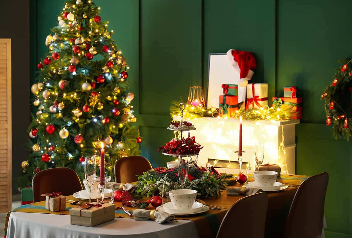 Candlelight in Emerald and Gold
