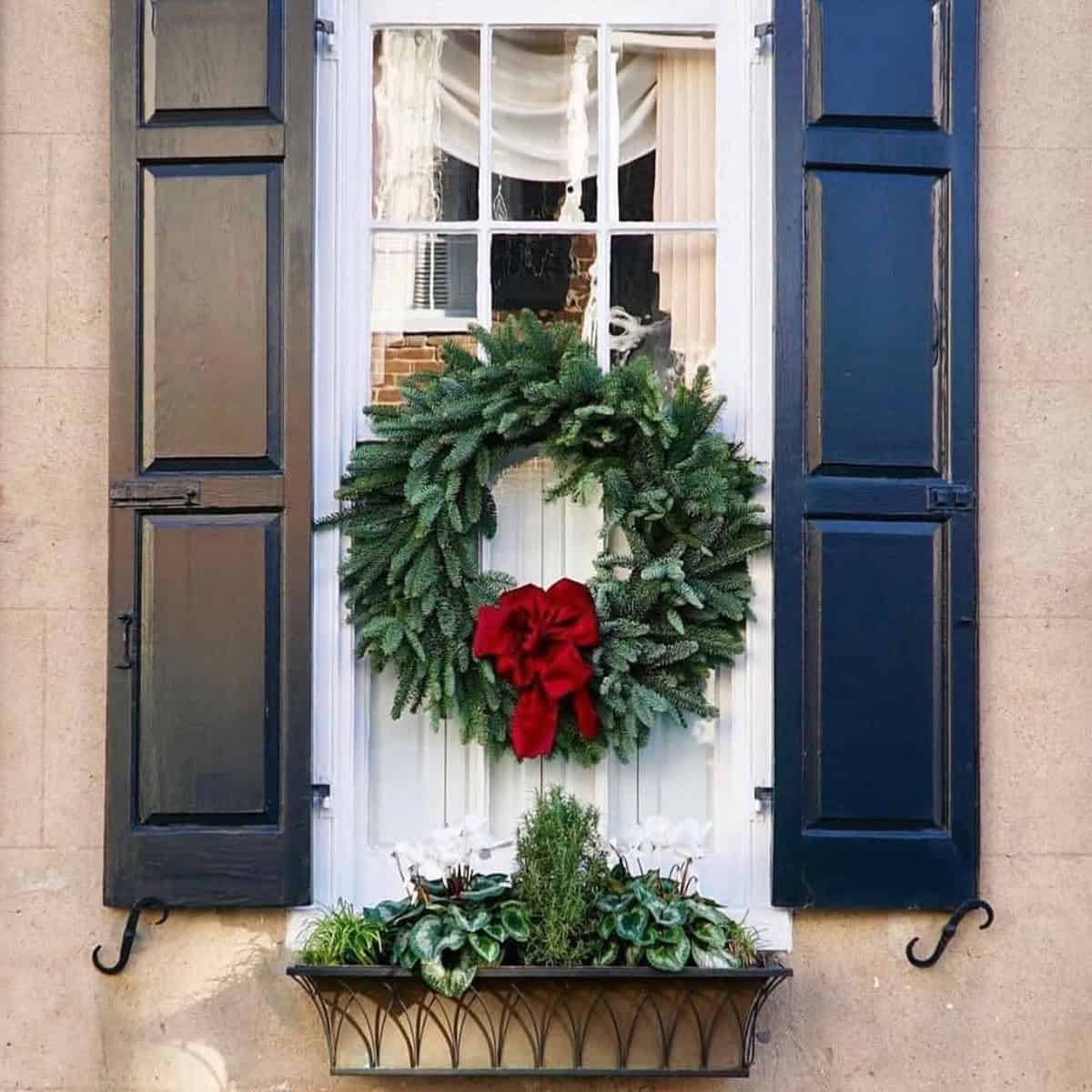 Classic Wreath and Greenery Harmony