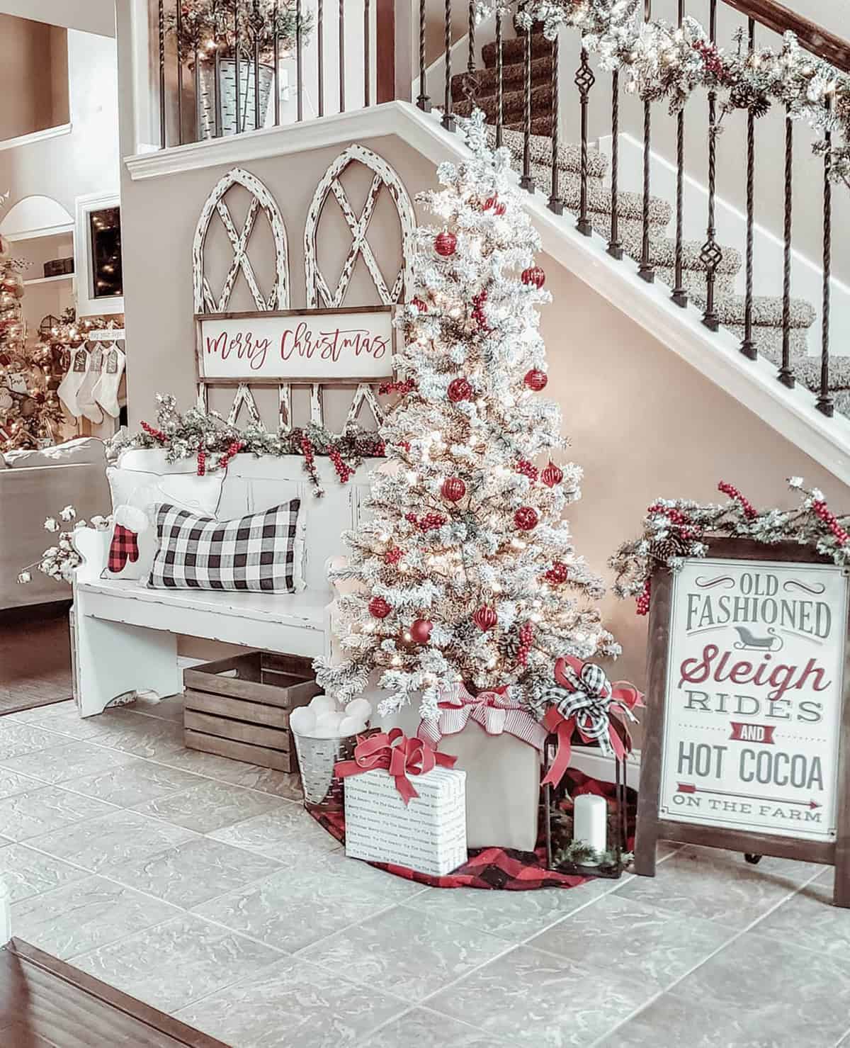Festive Entry with Farmhouse Warmth