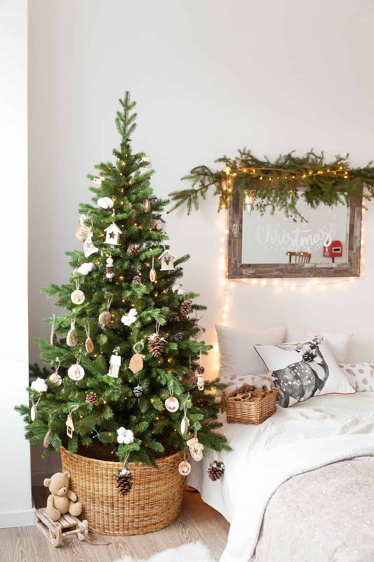 Festive Mirror Garland
