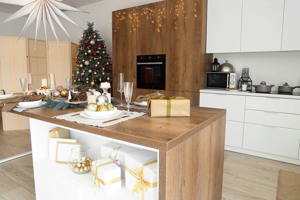 Golden Accents and a Modern Holiday Glow