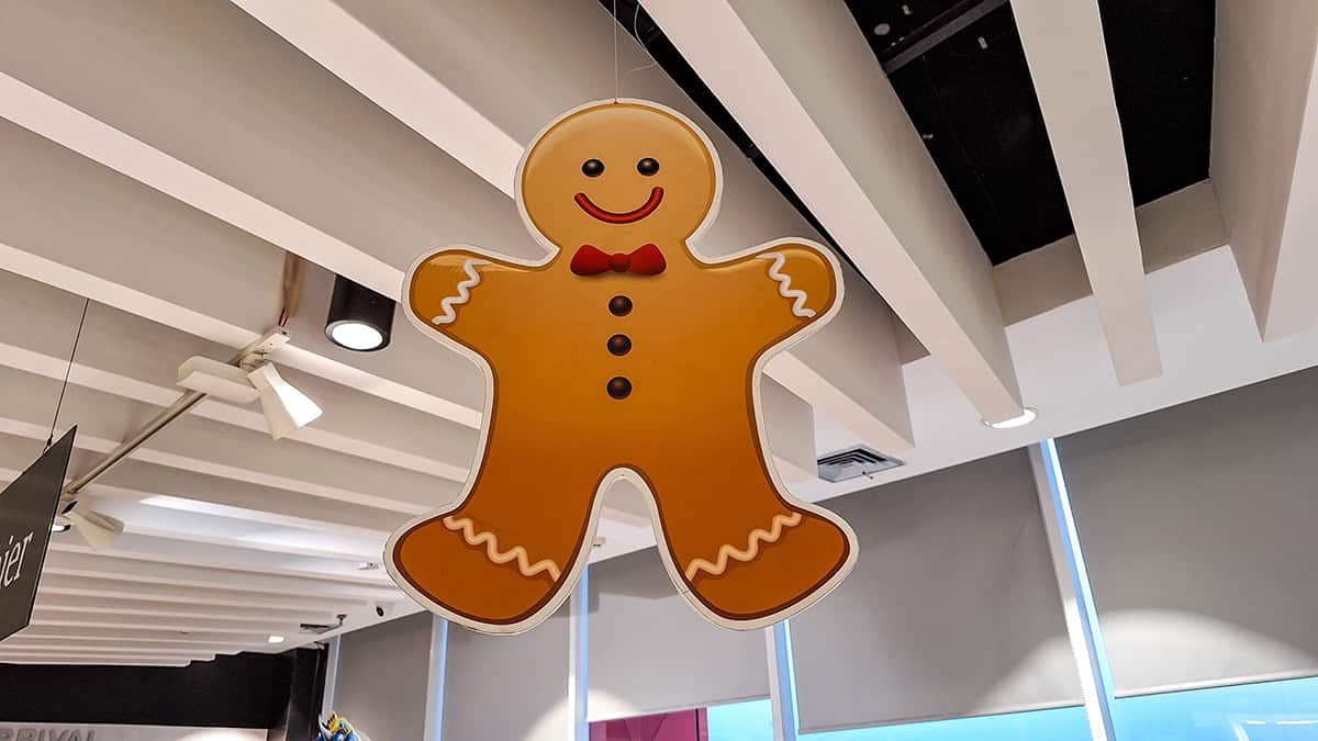 Modern Gingerbread Accent with a Playful Twist