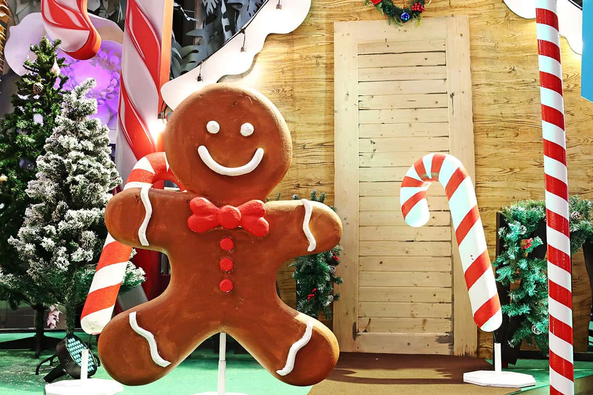 Oversized Gingerbread Display for a Statement Look