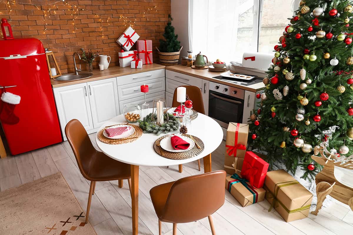 Red and White Breakfast Tablescape