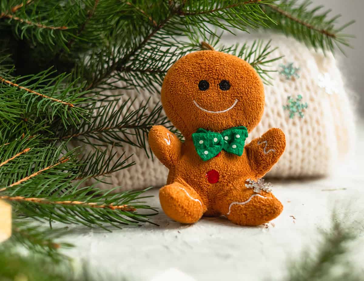 Soft Gingerbread Touch for a Cozy Setting