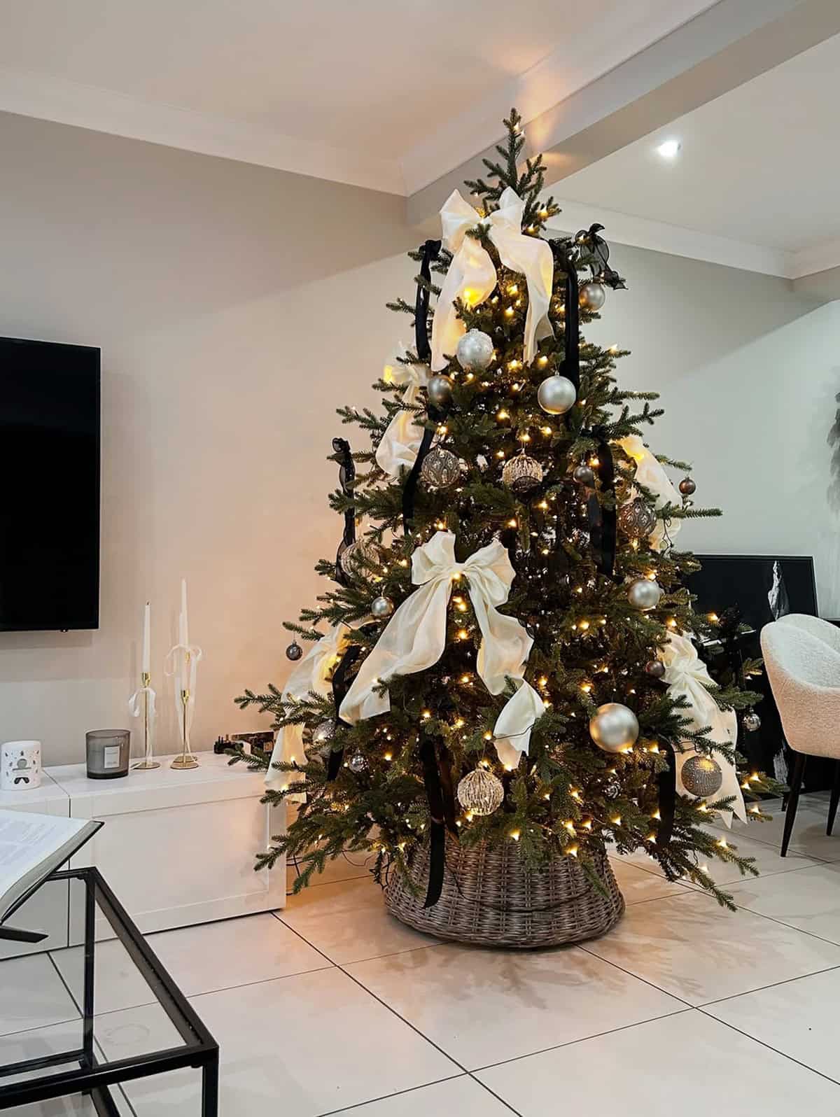 White Ribbon and Black Velvet Christmas Tree