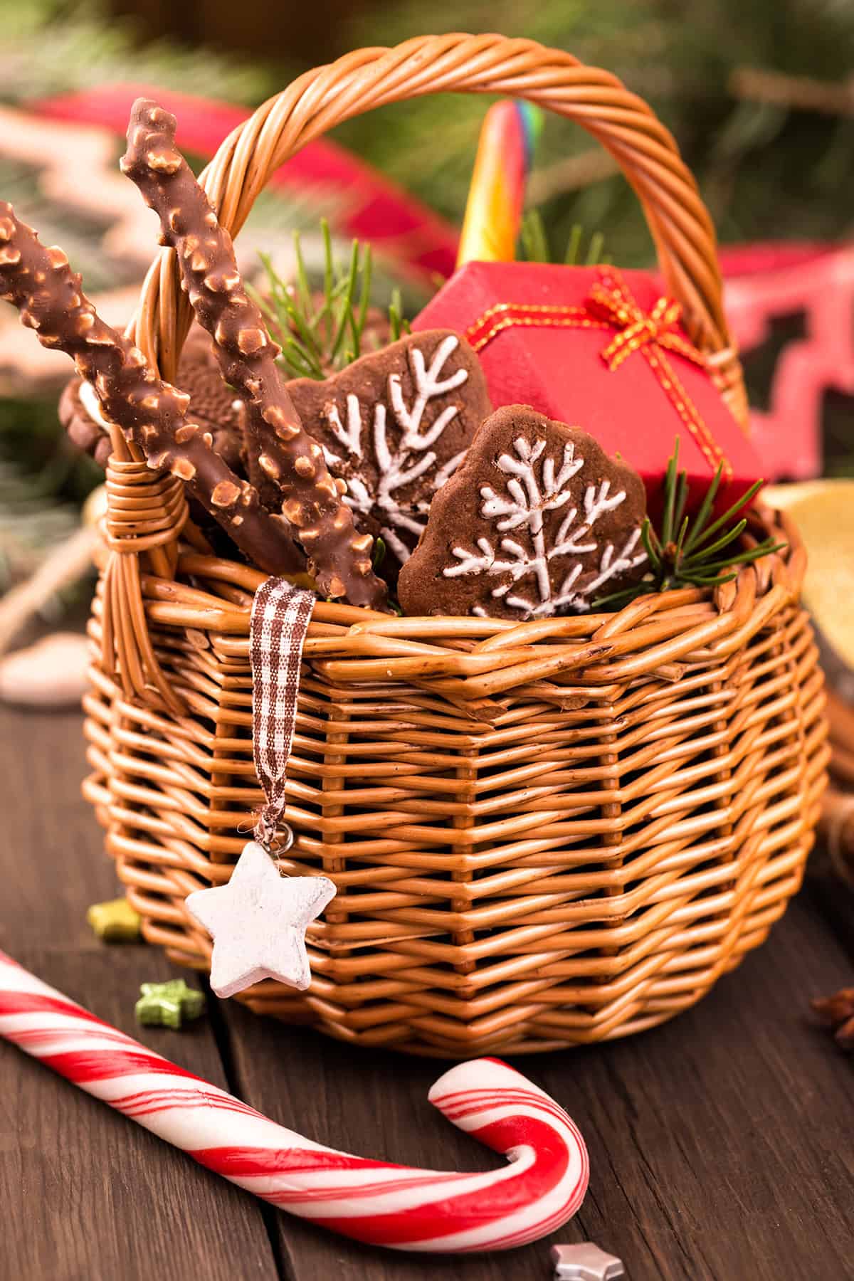 Gingerbread & Pretzel Delight Basket