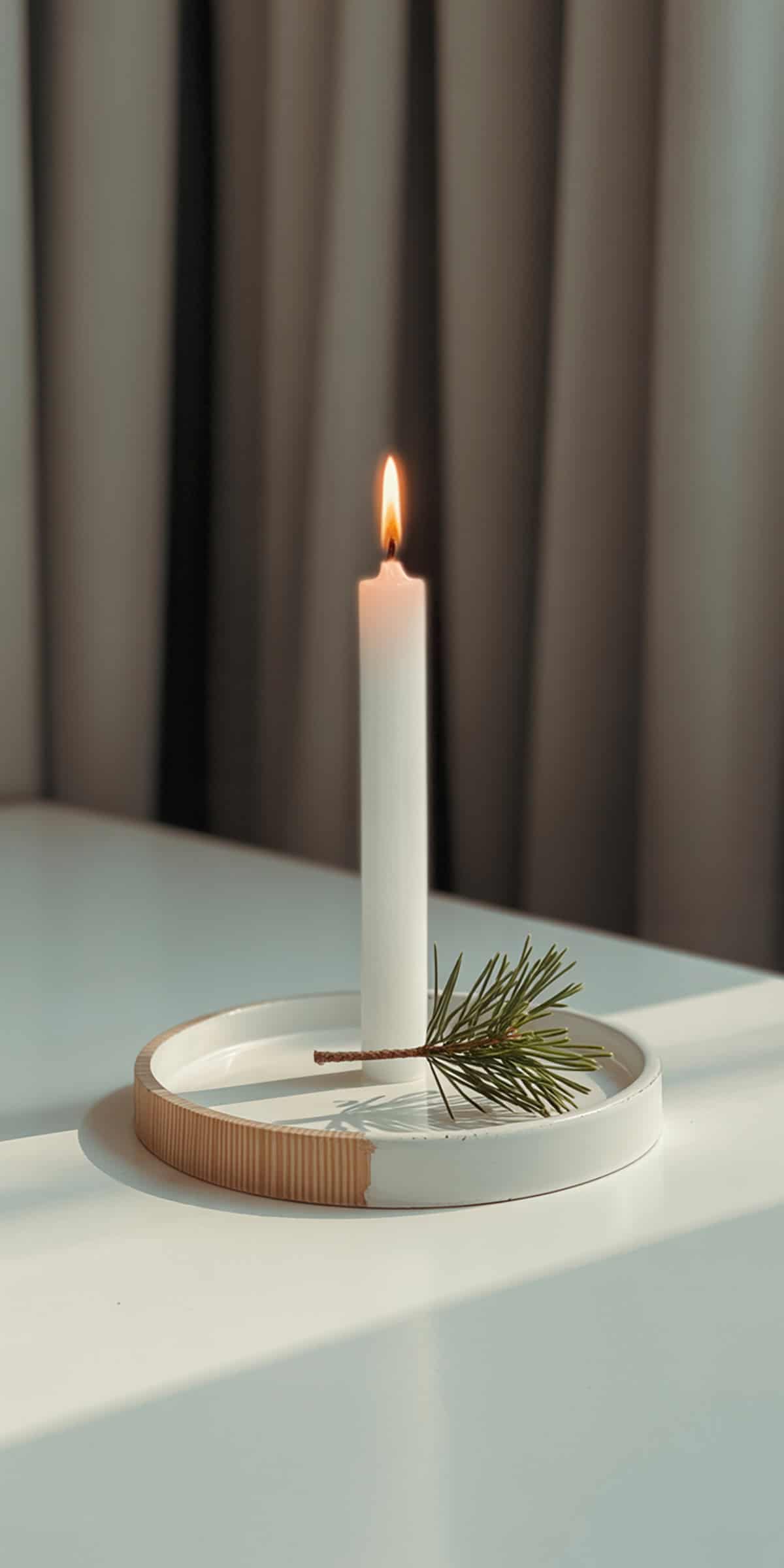 Minimal Candle Centerpiece