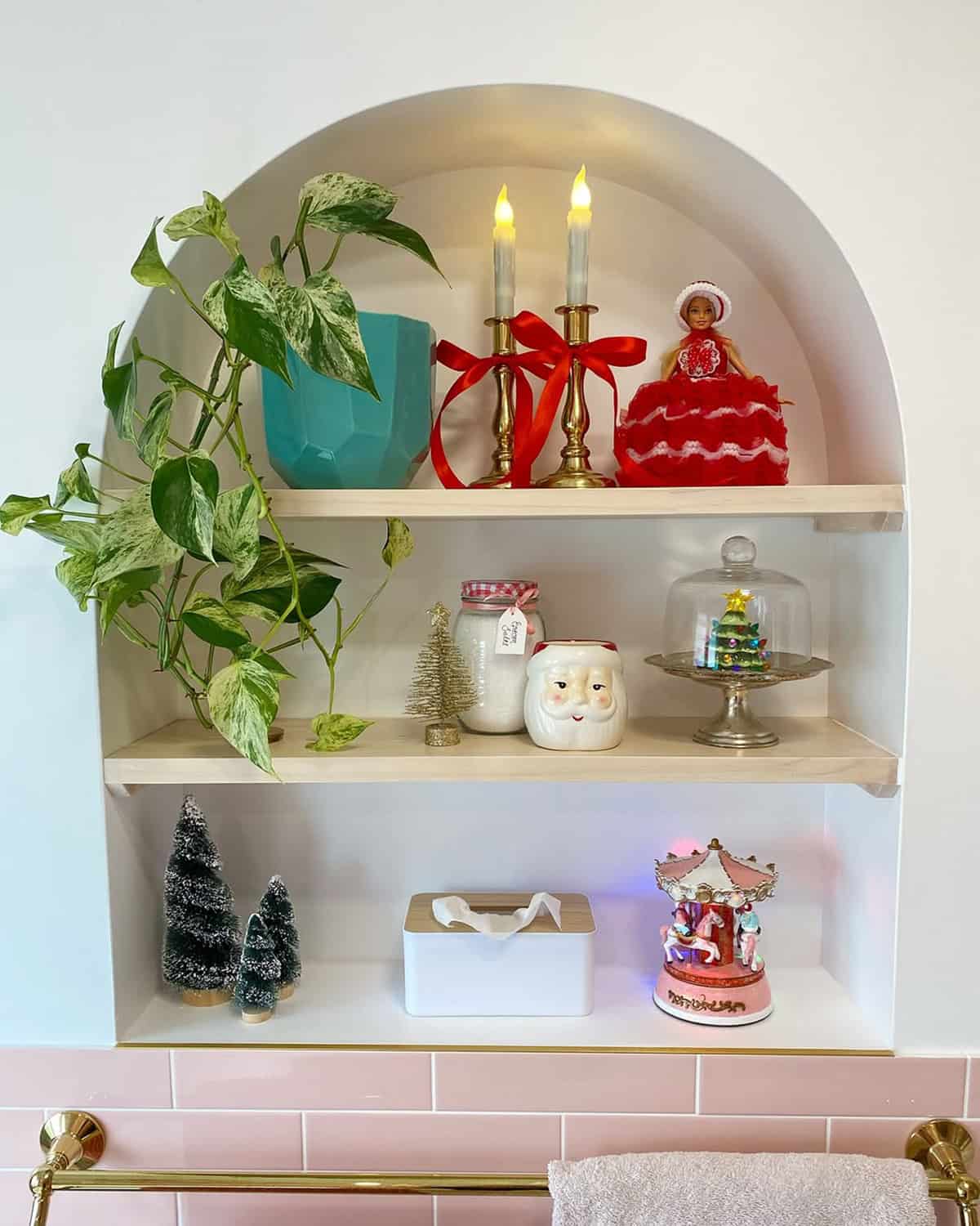 Retro Shelf Christmas Display