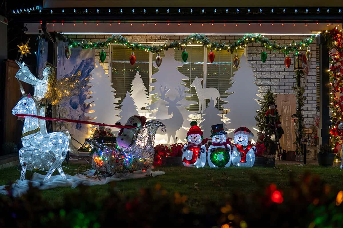 Santa’s Sleigh and Lighted Figures