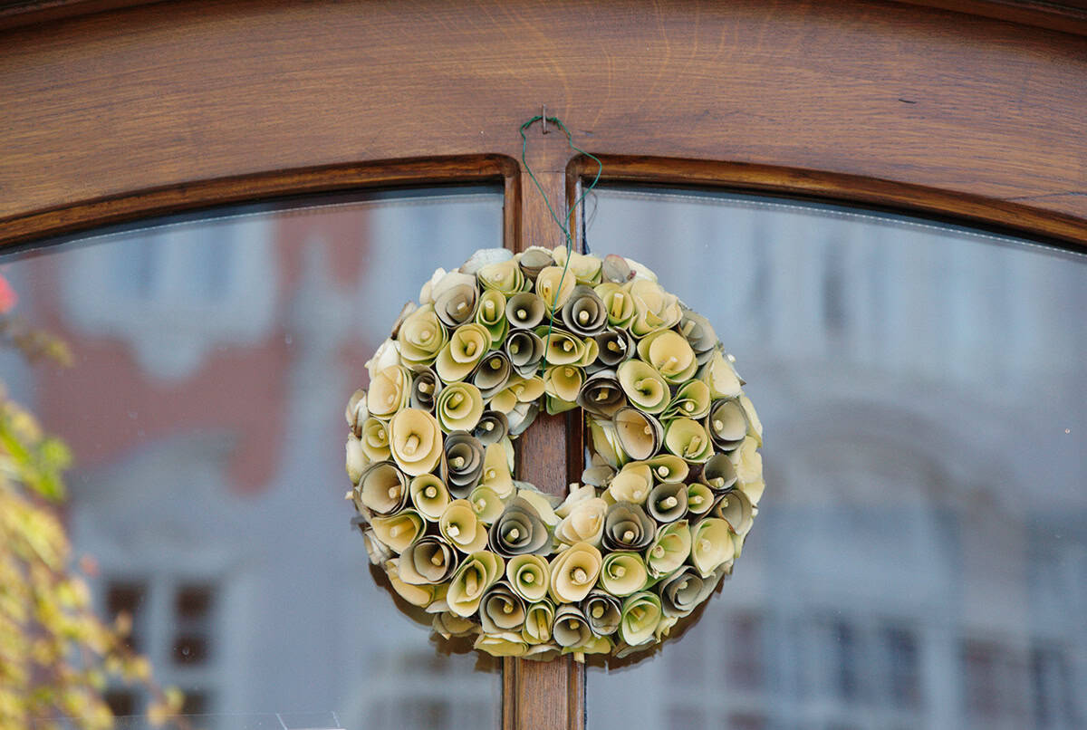 Rolled Rosette Wreath in Pale Yellow
