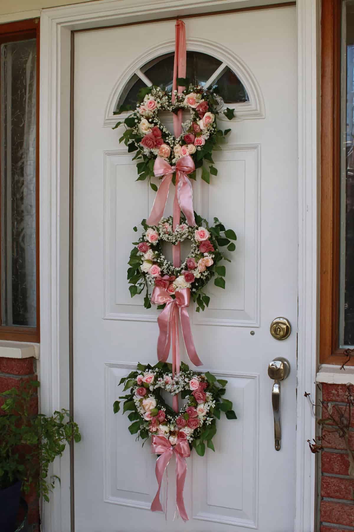 Stacked Mini Heart Wreath Door
