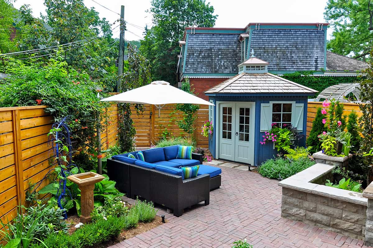 Urban Backyard Shed at the End of a Patio