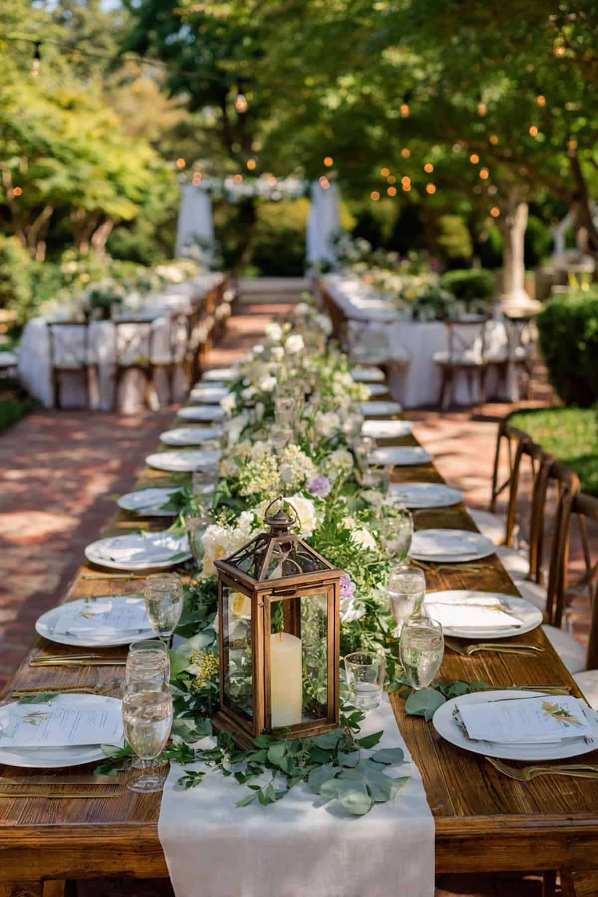Garden Party Lantern Table Runner Line