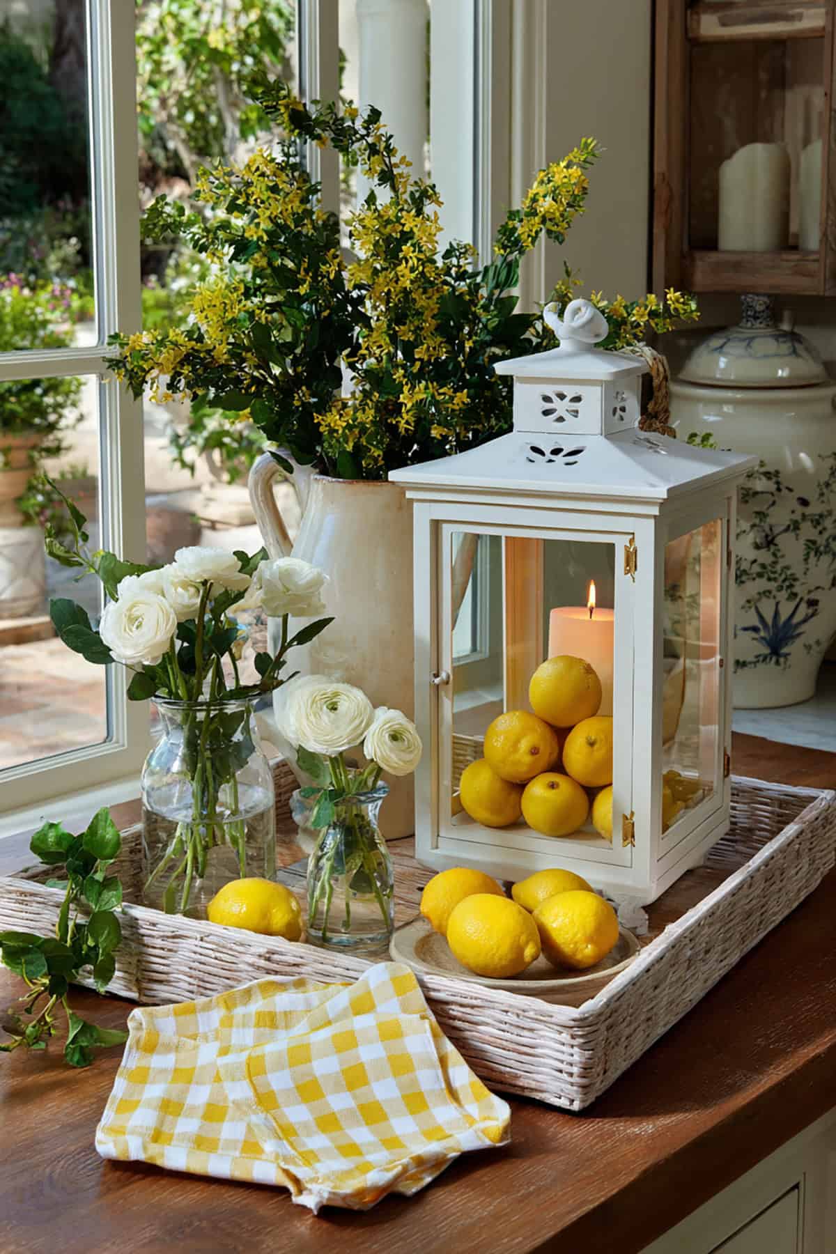 Lemon Grove Spring Lantern Tray