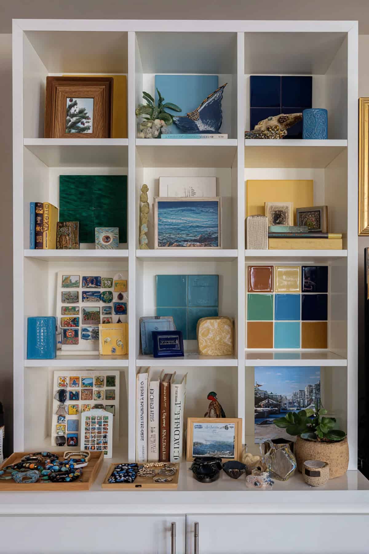 Travel Trinket Bookshelf With Color Blocks