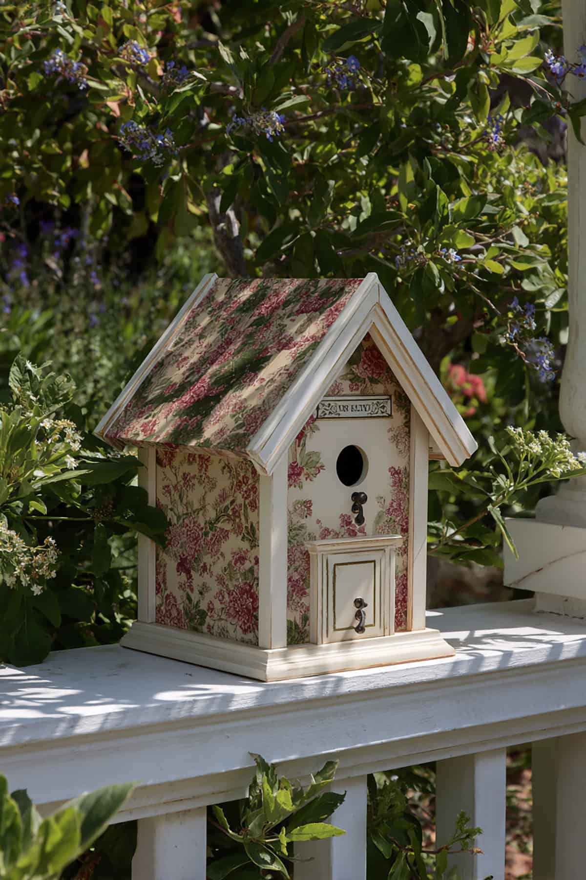 Victorian Wallpaper Illusion Birdhouse