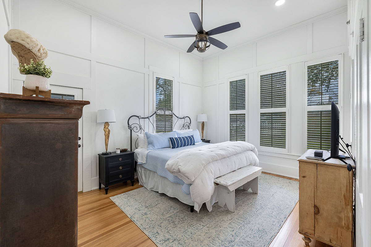 White Wall Paneling for an Airy, Light Filled Space