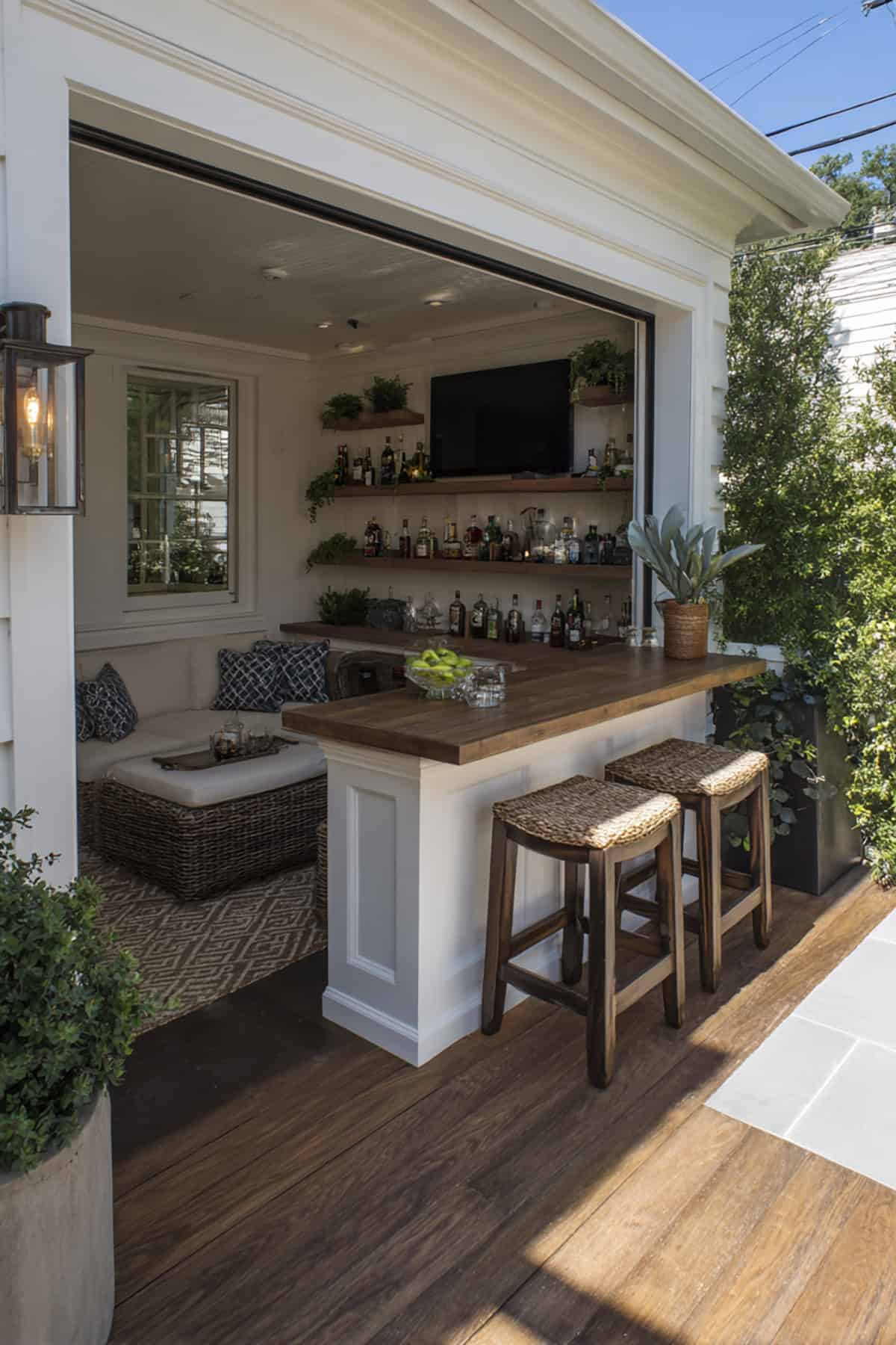 Back Porch with Built In Corner Bar Counter