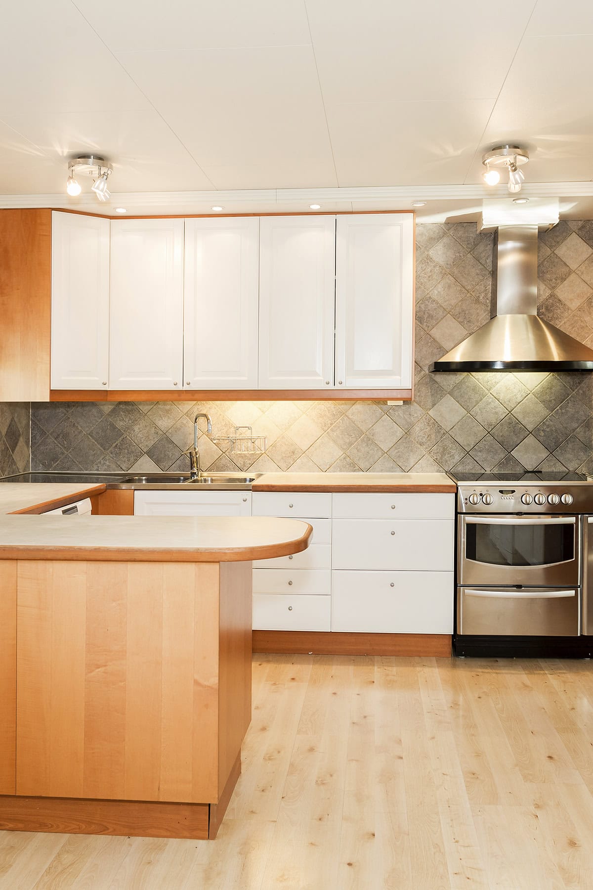 Diamond Pattern Stone Tile